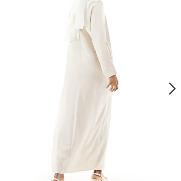 ASOS DESIGN satin crew neck oversized maxi dress in champagne - Picture 3 of 4